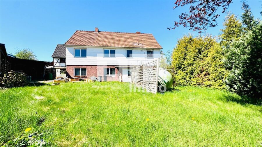 Charmanter Wohntraum mit Tradition und Weitblick - Gartenbereich / Gastank